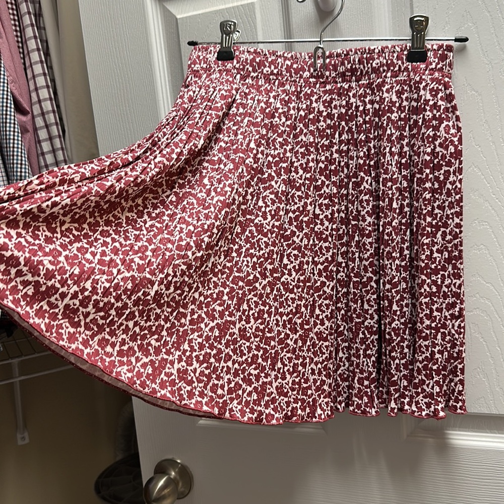 Silky pleated twirly skirt floral